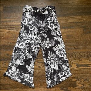 Mudd Monochrome Floral Casual Pants